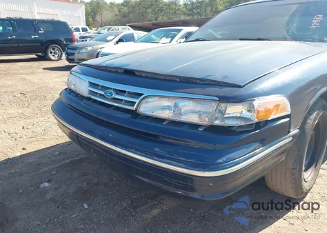 1996 Ford Crown Victoria S z USA, uszkodzony, nr VIN 2FALP72W0TX182880